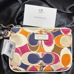 Coach 2013 Park Scarf Print Sateen Wristlet  NWT made in Vietnam
